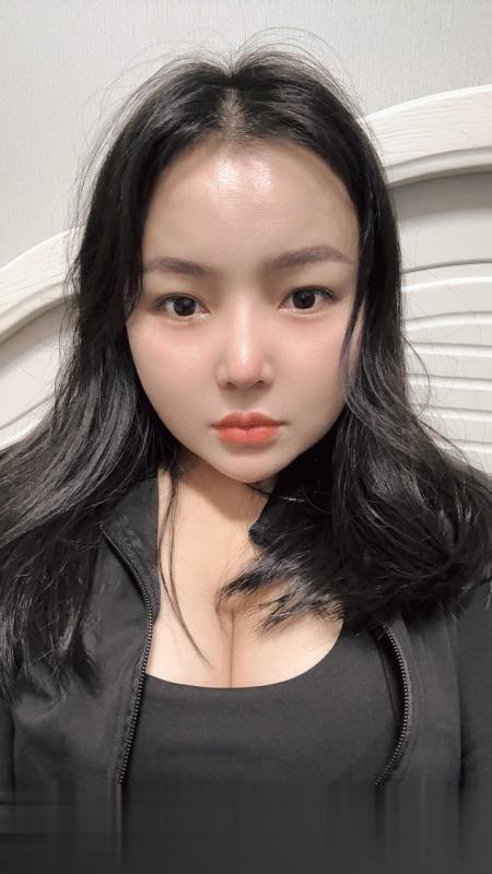 上海-徐汇D奶人妻少妇-1.jpg