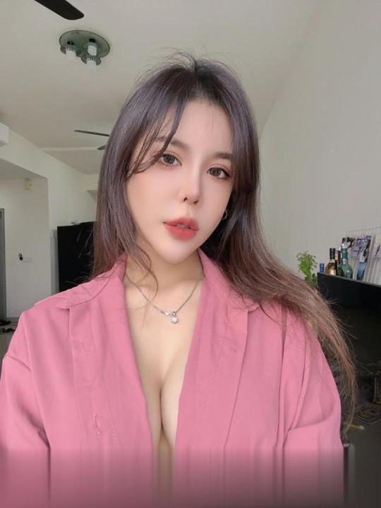 广东-深圳大奶网红脸.骚妇-2.jpg